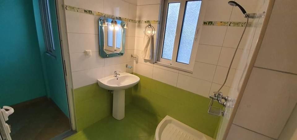 Enjoy Apartment Sarande Bagian luar foto